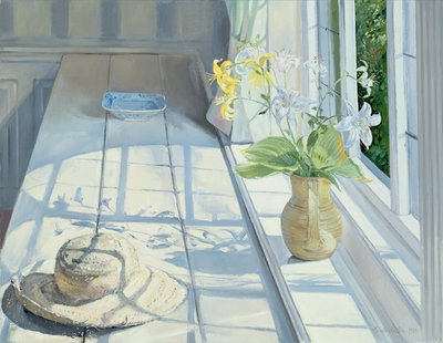 Gigli e un cappello di paglia da Timothy Easton