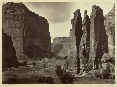 Cañon de Chelle, pareti del Grand Canyon, circa 1200 piedi di altezza, 1873 da Timothy OSullivan