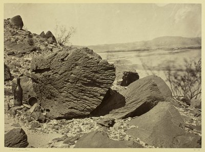 Roccia scolpita dalla deriva della sabbia, sotto la Roccia della Fortificazione, Arizona da Timothy O