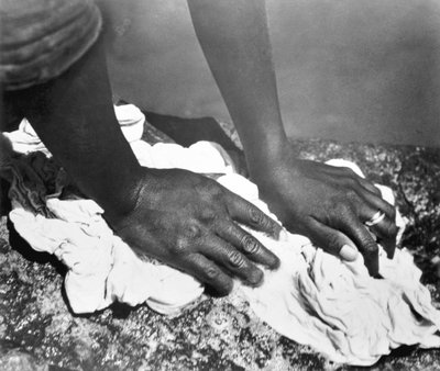 Mani di una donna, Messico, 1926 da Tina Modotti