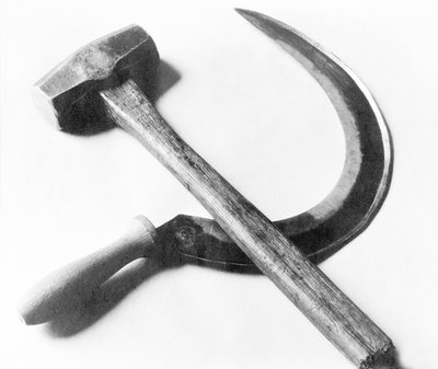 Rivoluzione messicana: martello e falce, Città del Messico, 1927 da Tina Modotti