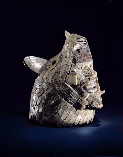 Testa di un animale con testa umana nelle fauci aperte, trovata a Tula, Hidalgo, Messico, Primo Post-Classico (900-1250) da Toltec