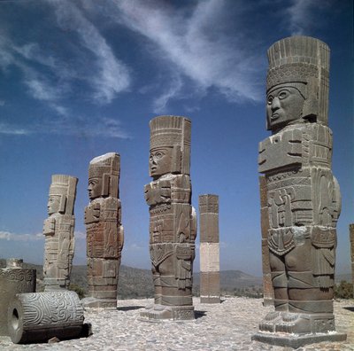 Colonne atlantidee sulla Piramide B in forma di guerrieri toltechi da Toltec Toltec