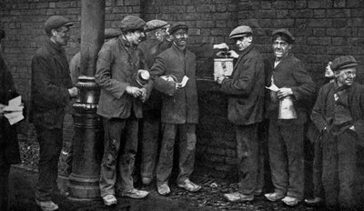 Votazione per lo sciopero del carbone, Wheatsheaf Colliery, Pendlebury, gennaio 1912 da Topical Press Agency
