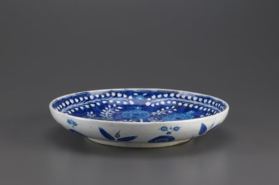 Piatto, Iznik, dinastia Ottomana, 1530s da Turkish School