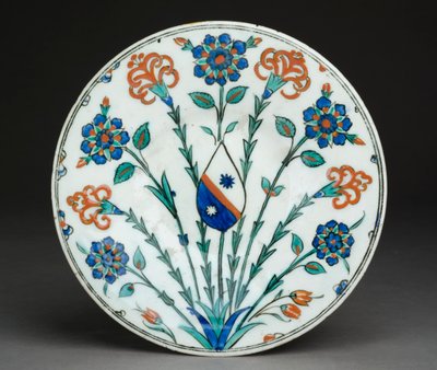 Piatto con stemma europeo, Iznik, turco, c.1570 da Turkish School