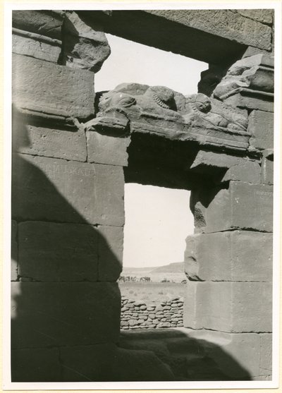 Architrave di un tempio, Naqa, Sudan, fotografia di Ugo Monneret de Villard da Ugo Monneret de Villard