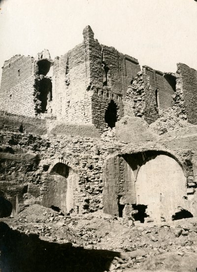 Chiesa del Monastero di San Simeone, angolo nord-ovest prima del restauro, Assuan, Egitto, fotografia di Ugo Monneret de Villard da Ugo Monneret de Villard