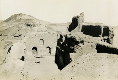Interno del grande torrione (qasr) del Monastero di San Simeone, Assuan, Egitto, fotografia di Ugo Monneret de Villard da Ugo Monneret de Villard