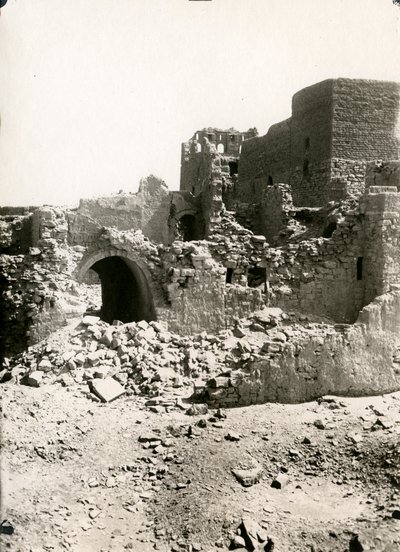 Grande torrione (qasr) del Monastero di San Simeone, Assuan, Egitto, fotografia di Ugo Monneret de Villard da Ugo Monneret de Villard