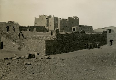 Monastero di San Simeone, visto da sud-est, Assuan, Egitto, fotografia di Ugo Monneret de Villard da Ugo Monneret de Villard