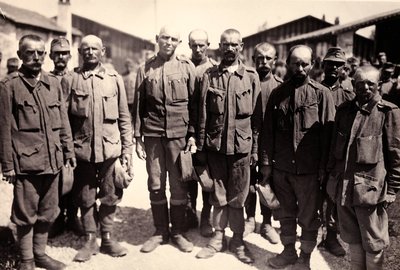 Prigionieri austriaci a Bagnaria Arsa, Udine, Italia, 04/1916 da Ugo Ojetti
