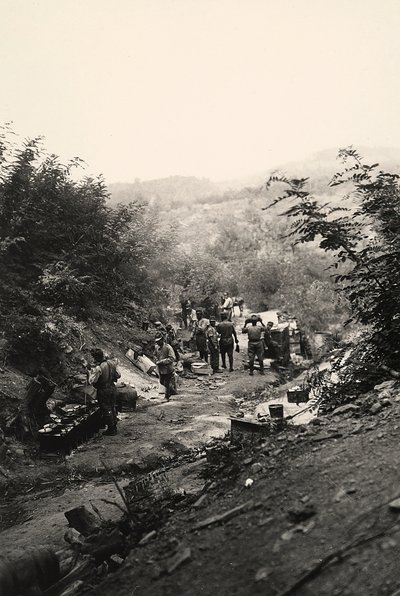 Soldati italiani della Prima Guerra Mondiale a Podgora, sul fronte italo-austriaco da Ugo Ojetti