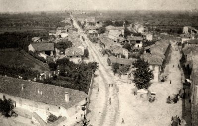 Scatto panoramico della città di Romans, preso dal campanile della chiesa durante la Prima Guerra Mondiale da Ugo Ojetti