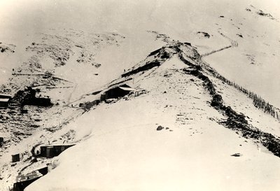 Trincee e recinzioni sui pendii del Monte Nero durante la Prima Guerra Mondiale da Ugo Ojetti