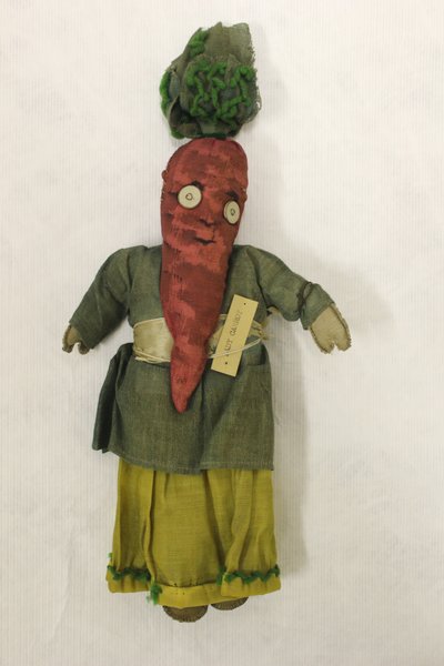 Bambola di pezza Lady Carrot, testa a forma di carota da Una Maw