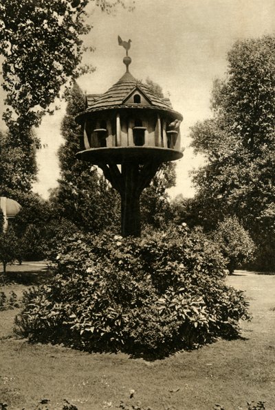 Un colombaio - nel giardino della Marchesa Vedova di Bute, St. Johns Lodge, Regents Park, 1920 da Unbekannt
