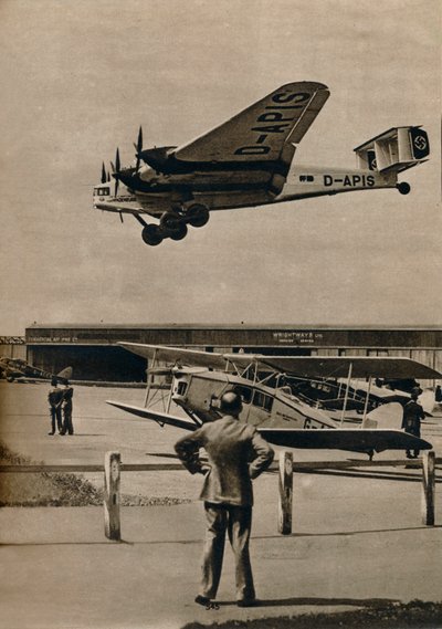 Un aereo di linea Junkers tedesco arriva all