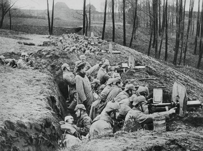 Una compagnia tedesca di mitragliatrici durante la battaglia di Darkehmen, Russia, Prima Guerra Mondiale, 1915 da Unbekannt