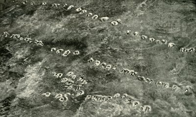 Attacco di fanteria attraverso la terra di nessuno, 1919 da Unbekannt