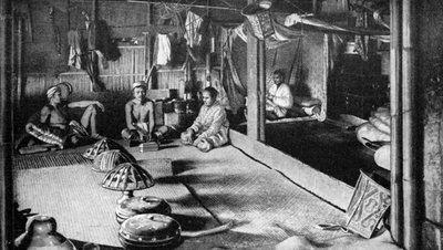 Una lunga casa nativa del Kalimantan, Borneo, 1922 da Unbekannt