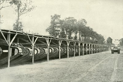 Un parco di carri armati britannici appena dietro la linea del fronte, 1919 da Unbekannt