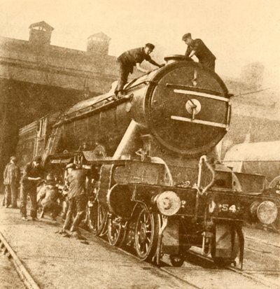 Un lavaggio e una spazzolata per il Flying Scotsman, c1930 da Unbekannt