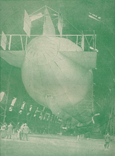 Un dirigibile a casa, c1917-1919 da Unbekannt