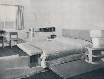 Una camera da letto in una casa di campagna, Londra, 1936 da Unbekannt