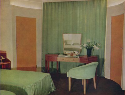 Una camera da letto in una casa a Portland Place, progettata da Ian Henderson & Co. di Londra, 1935 da Unbekannt