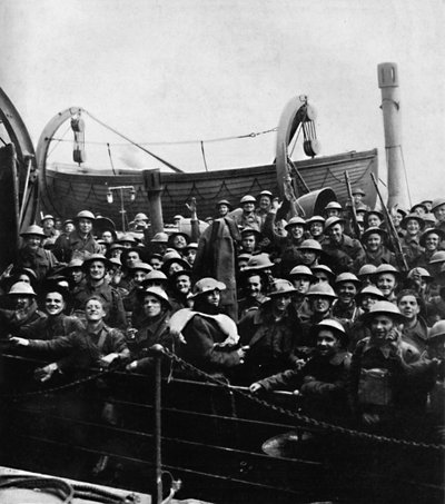 Una barca di soldati salvati da Dunkerque, 1940, 1945 da Unbekannt