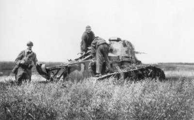 Un carro leggero francese in panne, Villers-Cotterets, Aisne, Francia, 1918 da Unbekannt