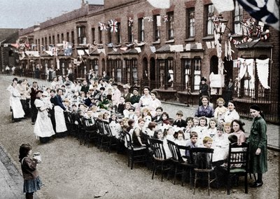 Una festa del tè per bambini in una strada dell