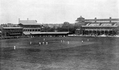 Una partita di cricket in corso al Lords cricket ground, Londra da Unbekannt