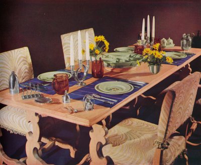 Un tavolo da pranzo, c1939 da Unbekannt