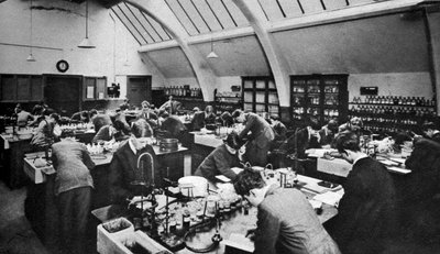 Un laboratorio in un politecnico di Londra, 1926-1927 da Unbekannt