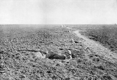Una linea di trincee di fanteria francese, 1918 da Unbekannt