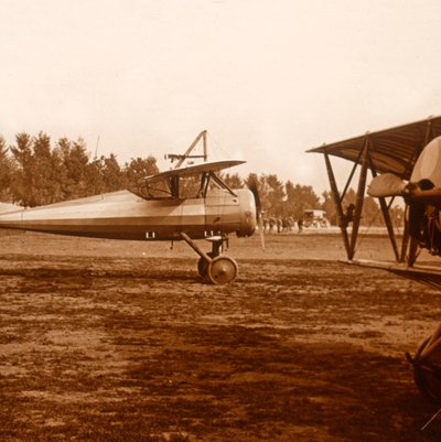 Un aereo in decollo, c1914-c1918 da Unbekannt