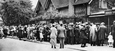 Fila per lo zoo in un giorno festivo nazionale, Londra, 1926-1927 da Unbekannt