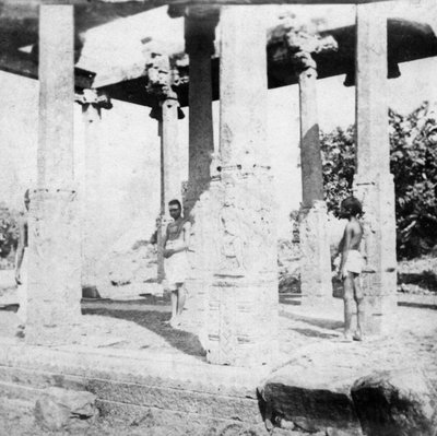 Un tempio in rovina vicino a Madras, India, 1874 da Unbekannt