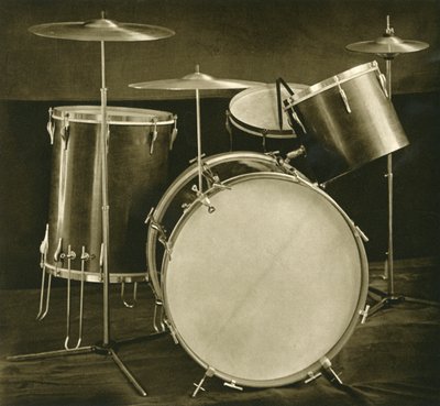 Un set di strumenti a percussione tamburi e piatti di fabbricazione cecoslovacca, 1948 da Unbekannt