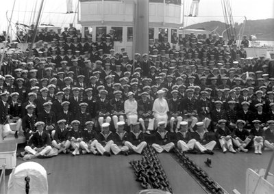Equipaggio di una nave sul ponte, inizio XX secolo da Unbekannt