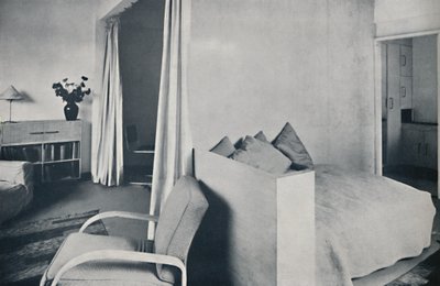 Un soggiorno-studio in uno degli Isokon Lawn Road Flats, Hampstead, Londra, 1936 da Unbekannt