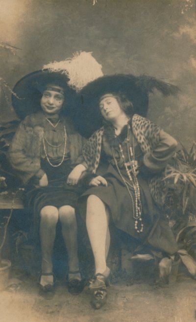 Fotografia di studio di due signore da Unbekannt