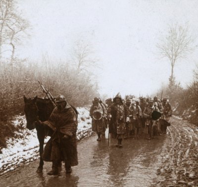 Avanzando nella neve, Artois, Francia settentrionale, c1914-c1918 da Unbekannt