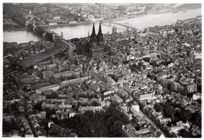Veduta aerea di Colonia, Renania Settentrionale-Vestfalia, Germania, da un dirigibile, circa 1931-1933 da Unbekannt