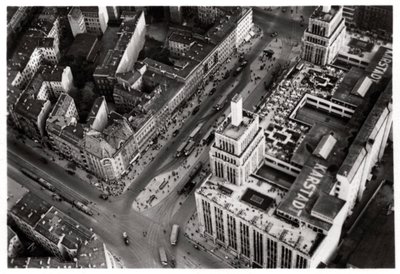 Veduta aerea di Hermannplatz, Berlino Neukölln, Germania, da un dirigibile, c1931 1933 da Unbekannt