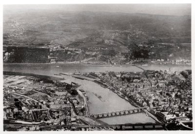Vista aerea di Coblenza, Renania-Palatinato, Germania, da un dirigibile, c1931 1933 da Unbekannt