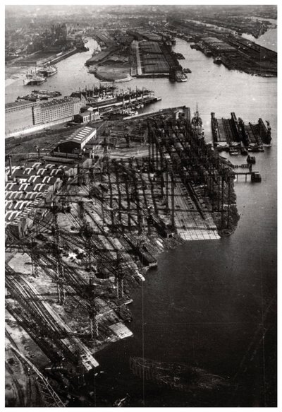 Veduta aerea del cantiere navale Bremer Vulkan, Brema, Germania, da un dirigibile, c1931 1933 da Unbekannt