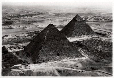 Veduta aerea delle Piramidi di Giza, Egitto, da un dirigibile, 1931 1933 da Unbekannt